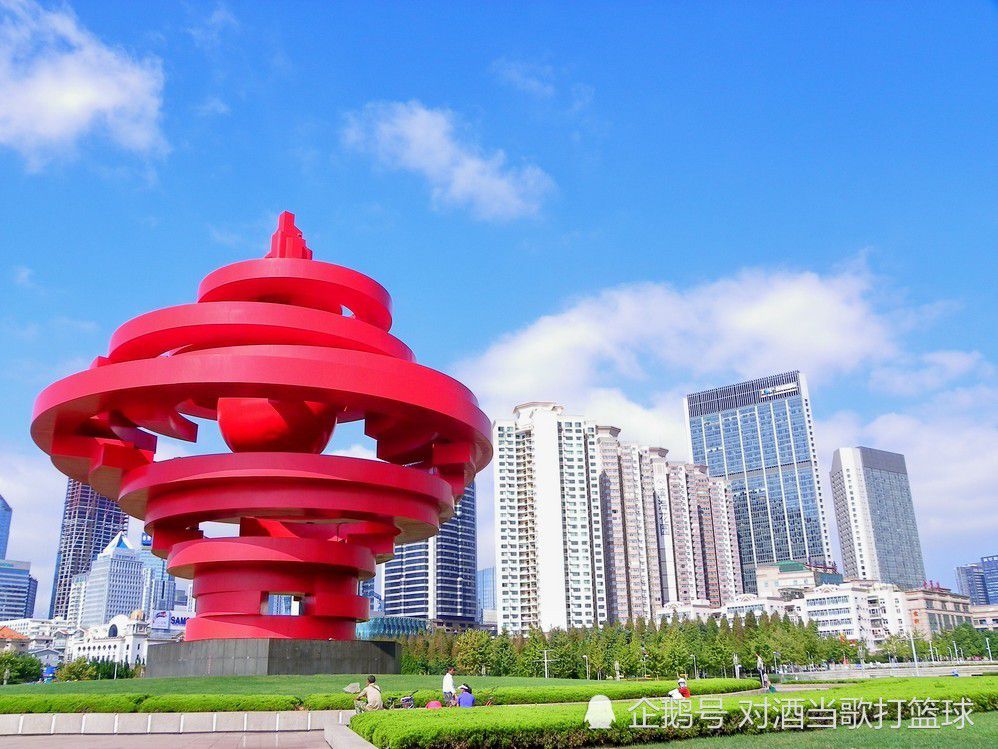 要思考香港的文化身份，可能要连带思考香港与中国民族文化的异同。